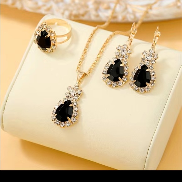 Hand Crafted Jewelry - 💥3/$10.00)💥Set of Black stone Fashion Black Shiny water drop Shape Jewelry NWOT